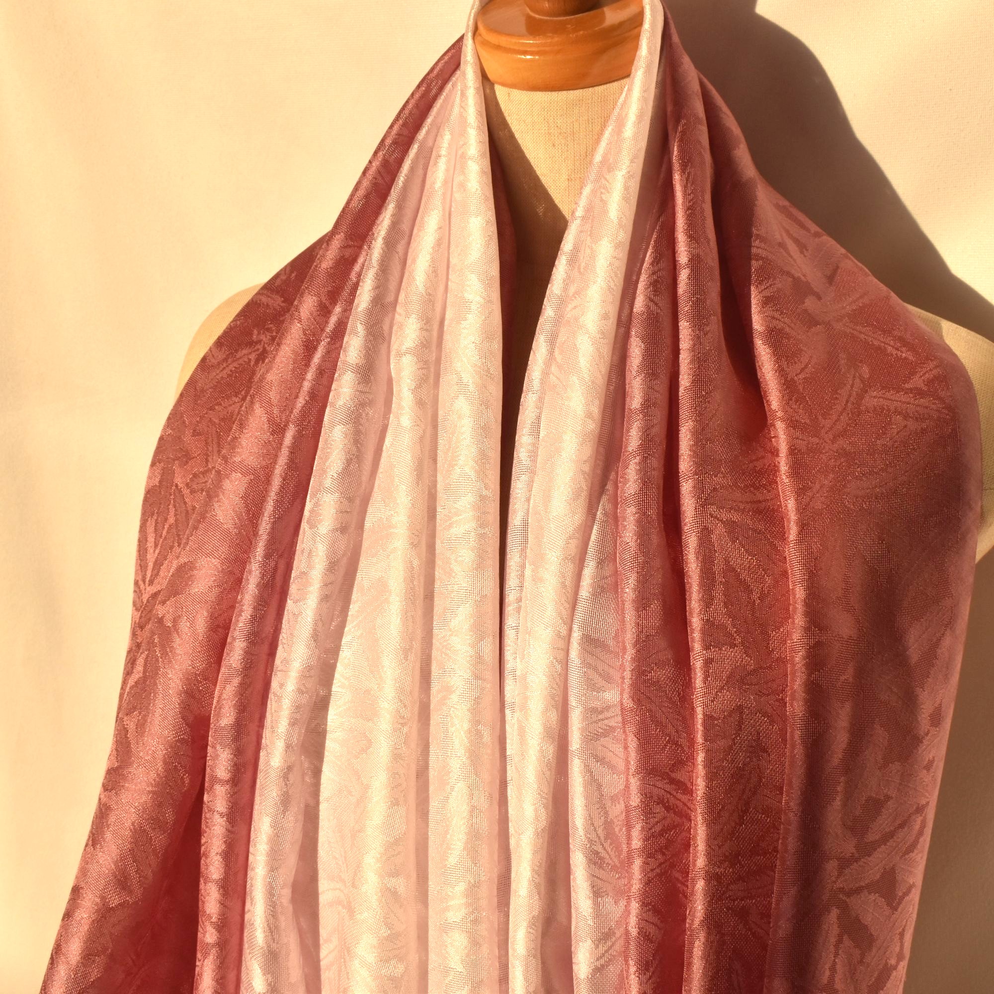 新②「色が変化する麴塵染」ジャガード織シルク大判ショール（１０５×２５０ｃｍ）